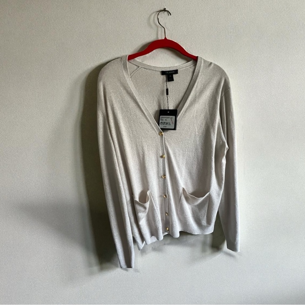 Stunning sparkly cardigan. Pictures don’t do it justice. NWT and never worn!